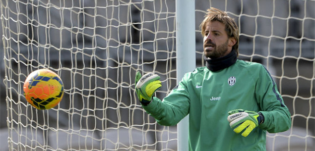 姆伯莫近7次代表喀麦隆出场，球队打进9球他一人直接参与5球（近7场代表喀麦隆出战，姆伯莫直接参与球队9球中的5球）