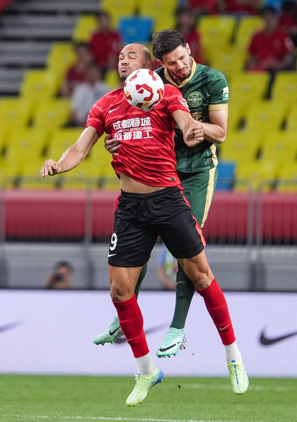 助攻双响，阿尔瓦雷斯本赛季8场比赛已直接参与9球（连送两助攻！阿尔瓦雷斯本季8战已造9球）