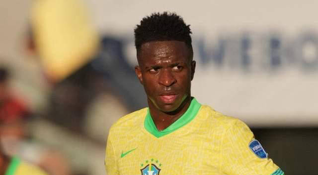 足球报：海港有意杨希，徐彬留洋仍存不确定，西海岸资金有困（足球报：海港有意引进杨希，徐彬留洋前景未明，西海岸资金紧张）