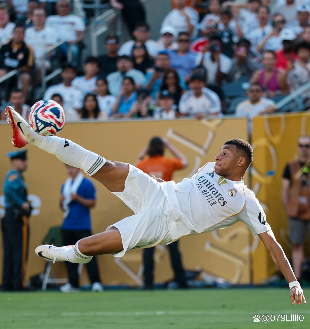 红魔内战？苏格兰丹麦生死战，3名曼联背景球员破门闪耀全场（红魔同室操戈？苏格兰对阵丹麦生死局，三位曼联背景球员先后破门抢尽风头）