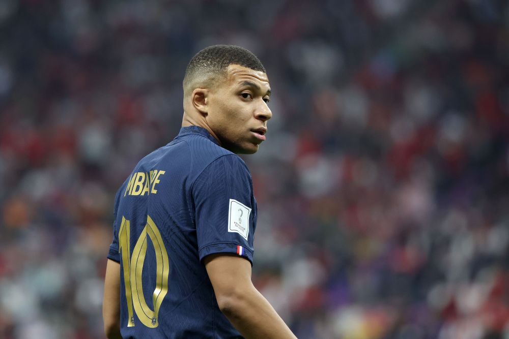 澳超半场：德利安诺夫两送失误，麦克阿瑟暂2-1喷气机（半场战报：德利安诺夫两度失误，麦克阿瑟暂以2-1领先喷气机）