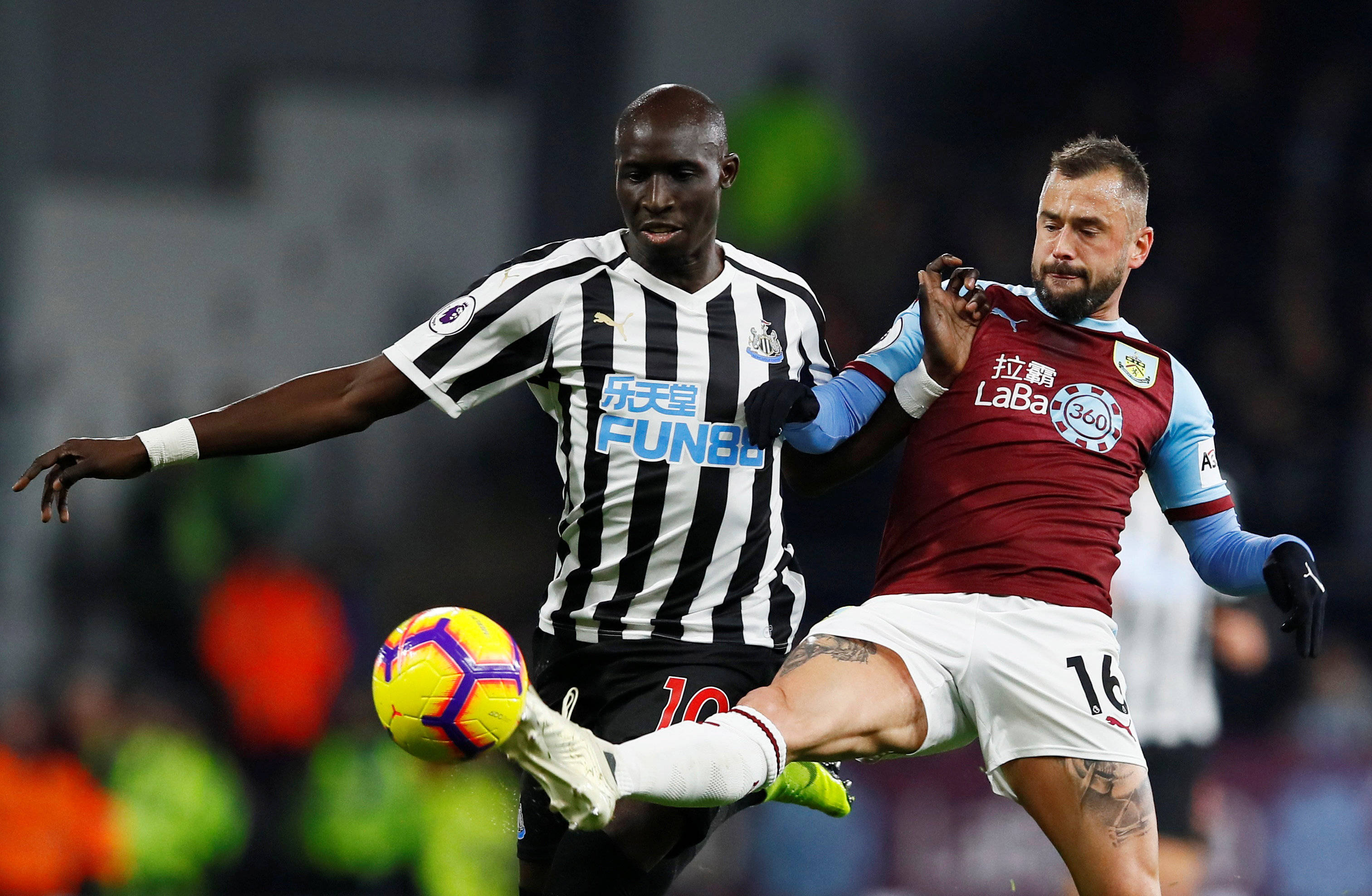 北青：邵佳一首期国足集训最早明年1月，将推进年轻化进程