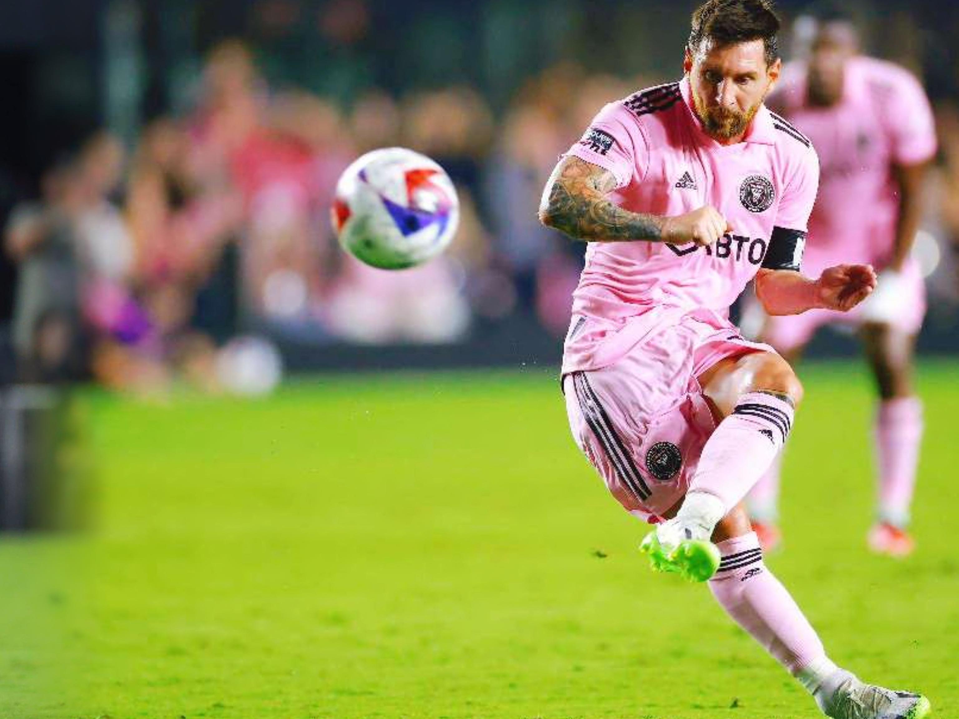 拜仁2025年至今德甲客场不败，距离队史第3次全年不败还差2场（拜仁2025年德甲客场仍未尝败绩，距队史第三次全年不败仅差两场）