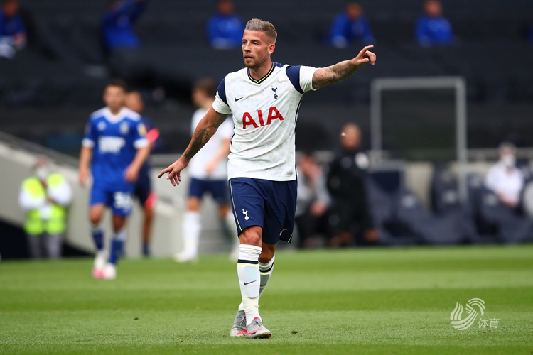 帮助宁波三年冲超，李霄鹏下岗再就业，教练团队薪资或高达千万（李霄鹏重返执教助宁波三年冲超，教练组薪酬或达千万级）